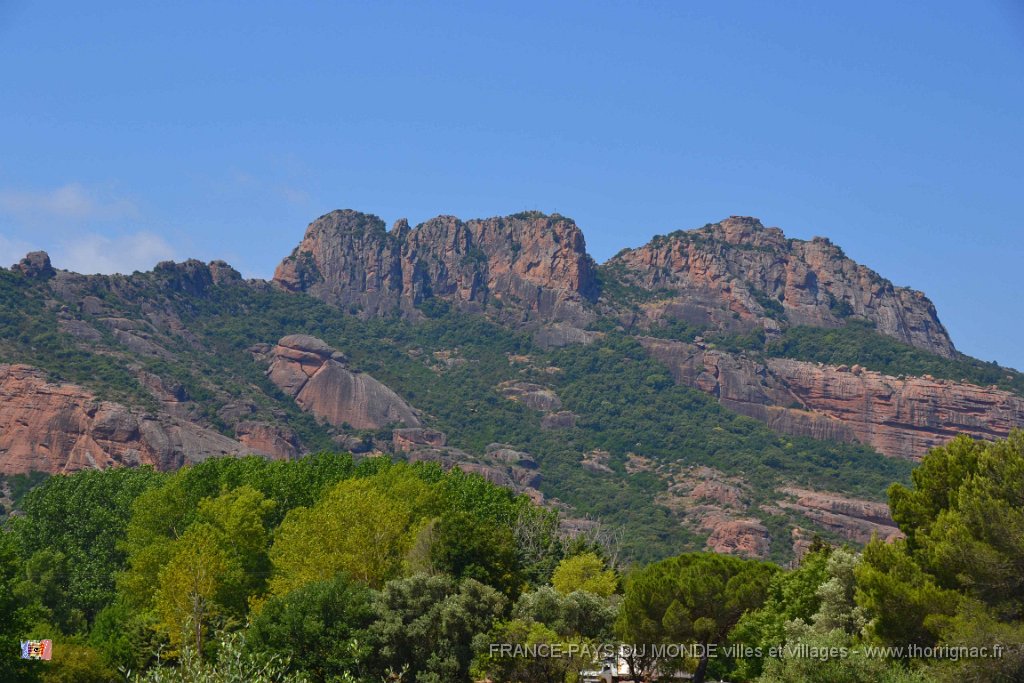 Lac Arena 16 juin 2013 12.jpg - Le rocher de Roquebrune sur Argens. 16 juin 2013